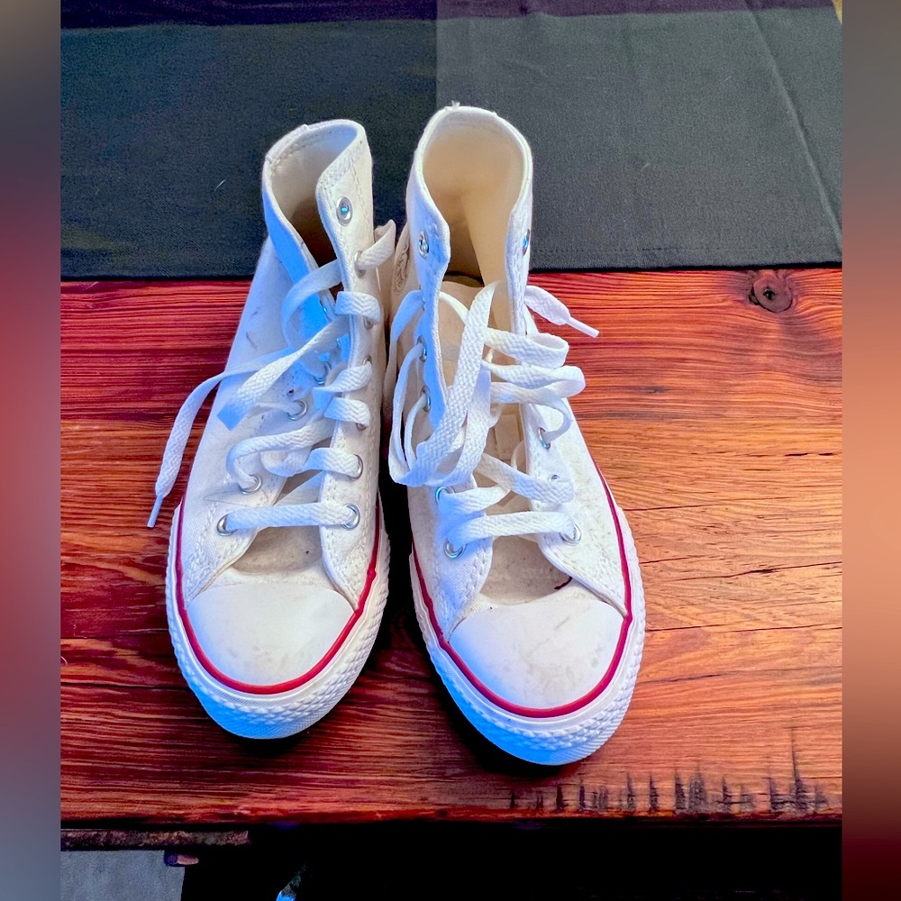White platform high top all star chuck Taylor’s. Like new